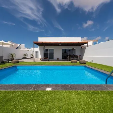 Casa de Férias Playa Blanca Sleeps 6 Pool Air Con Wifi *