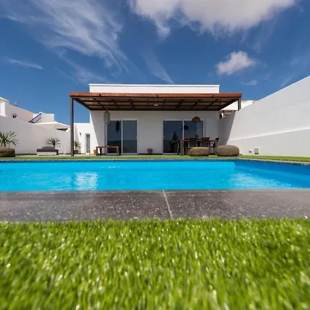 Playa Blanca Sleeps 6 Pool Air Con Wifi Casa de Férias Playa Blanca (Lanzarote)